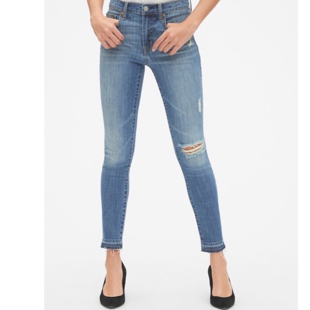 NWT GAP Distressed Indigo Wash Skinny Jeans